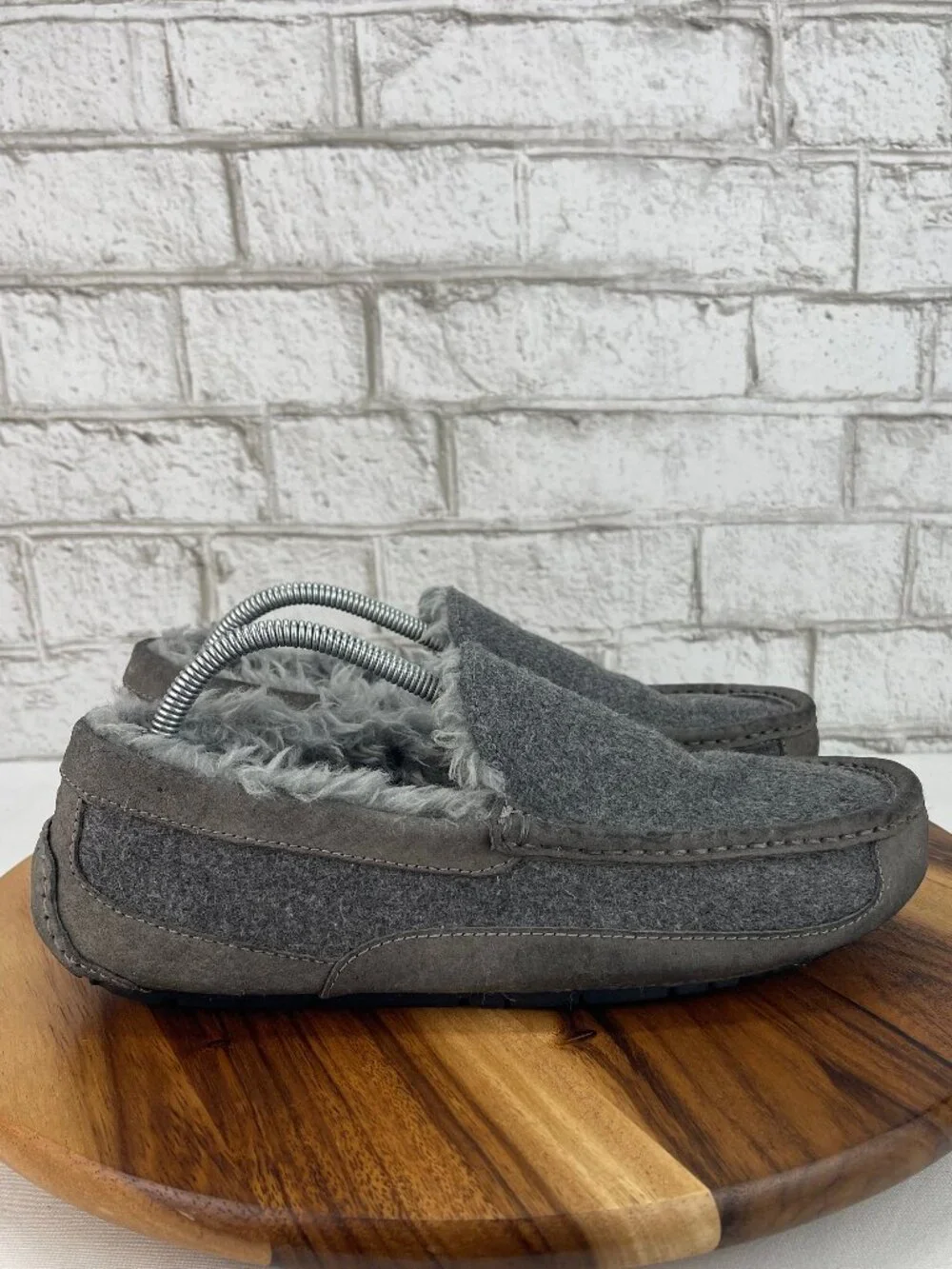 UGG Ascot 3233 Mens 10 Gray Wool Moccasin Slip On Loafer Slippers 1103890